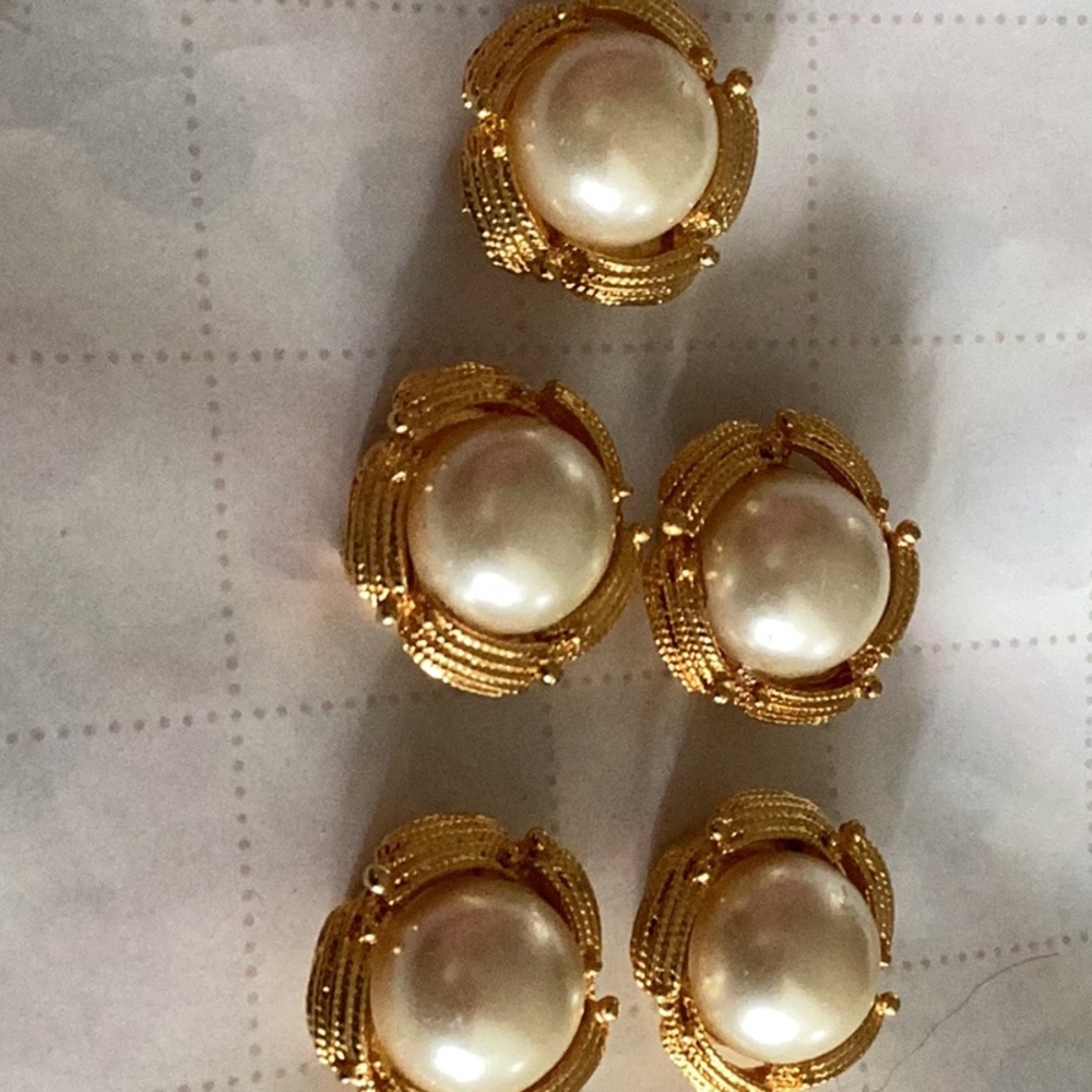 Button cover ups , pearl , gold trim .